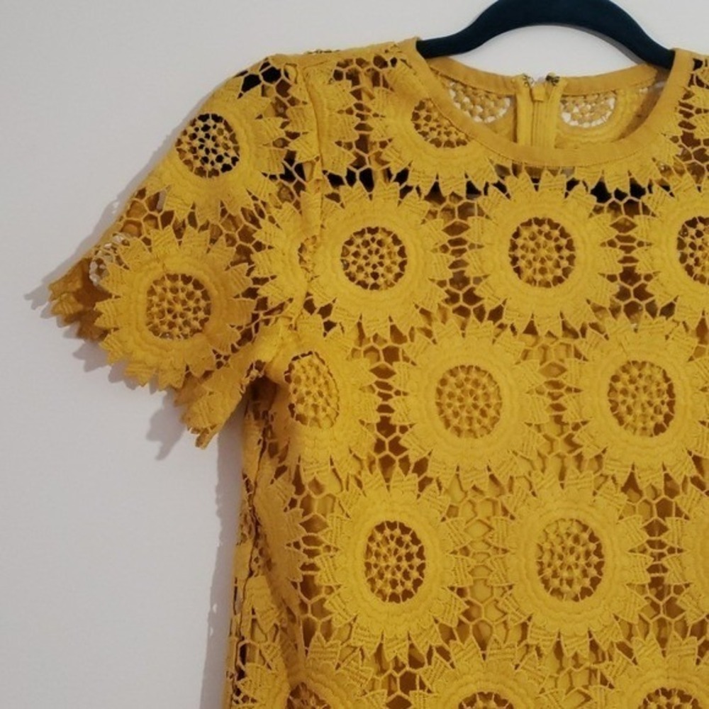 LOFT Sunflower Lace Shift Dress Womens 0 Mustard Crochet Boho Short Sleeve Mod - Picture 3 of 9